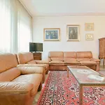 Queen Home Gabrielle